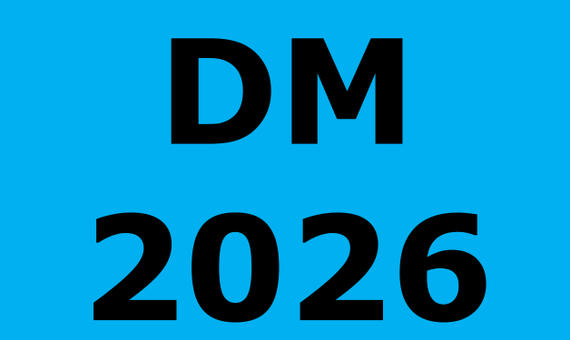Die Grafik stellt den Text DM 2026 dar